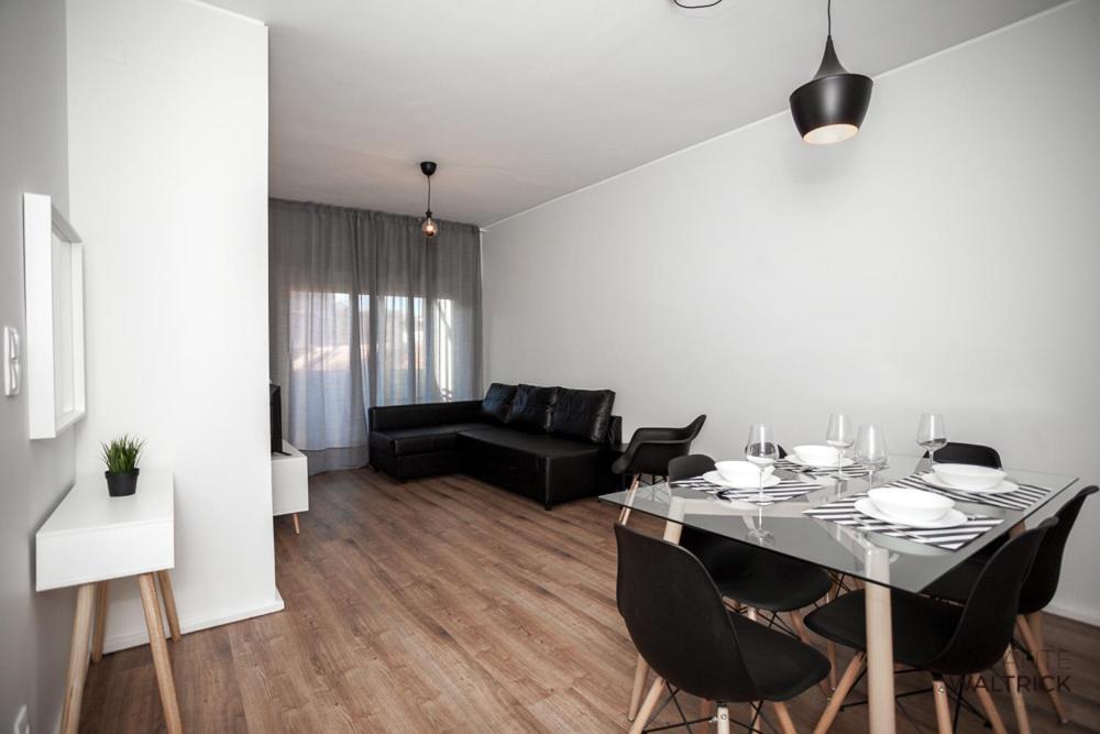 Downtown 3 Bedroom With Balcony - Quiet Street - Family Friendly - Groups OOporto Exterior foto